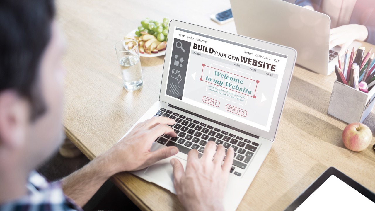 A Comprehensive Guide to Website Builders for Nonprofits in 2024